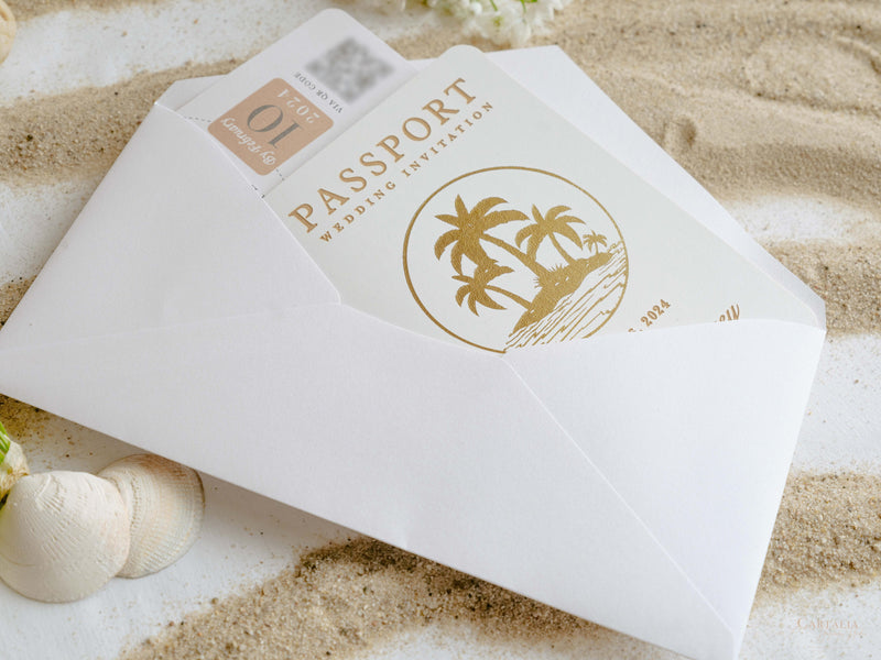 Weißes veganes Leder Reisepass-Einladung mit Goldfolien-Palmen | Karibische Hochzeits-Einladung