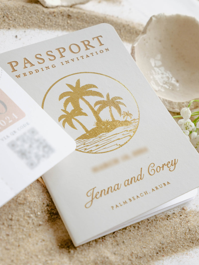 Weißes veganes Leder Reisepass-Einladung mit Goldfolien-Palmen | Karibische Hochzeits-Einladung