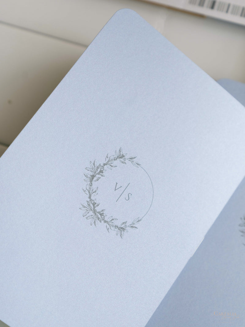 Reisepass-Einladung Set mit Vellum-Aquarell und Monogramm-Wachssiegel | Santorini, Griechenland
