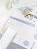 Reisepass-Einladung Set mit Vellum-Aquarell und Monogramm-Wachssiegel | Santorini, Griechenland