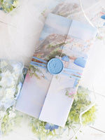 Reisepass-Einladung Set mit Vellum-Aquarell und Monogramm-Wachssiegel | Santorini, Griechenland