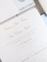 Reisepass-Einladung Set mit Vellum-Aquarell und Monogramm-Wachssiegel | Santorini, Griechenland