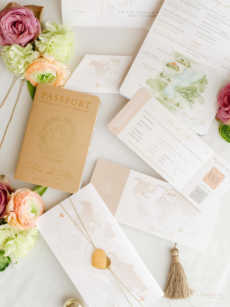 Italienische Hochzeit Veganes Leder Reisepass-Einladung mit Goldfolie & Gravur | Villa Pizzo Comer See, Aquarell