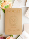 Italienische Hochzeit Veganes Leder Reisepass-Einladung mit Goldfolie & Gravur | Villa Pizzo Comer See, Aquarell
