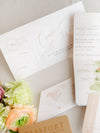 Italienische Hochzeit Veganes Leder Reisepass-Einladung mit Goldfolie & Gravur | Villa Pizzo Comer See, Aquarell