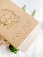Italienische Hochzeit Veganes Leder Reisepass-Einladung mit Goldfolie & Gravur | Villa Pizzo Comer See, Aquarell