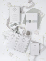 Schimmernde Silberne Tasche mit Monogramm Hochzeitseinladung Set