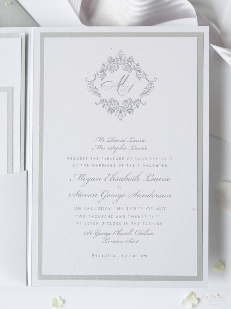 Schimmernde Silberne Tasche mit Monogramm Hochzeitseinladung Set