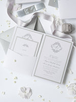 Schimmernde Silberne Tasche mit Monogramm Hochzeitseinladung Set
