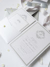 Schimmernde Silberne Tasche mit Monogramm Hochzeitseinladung Set