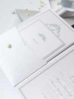 Schimmernde Silberne Tasche mit Monogramm Hochzeitseinladung Set