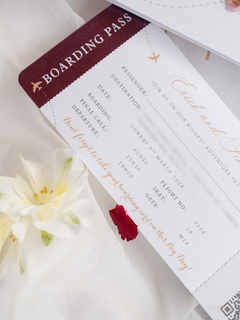 Veganes Leder Reisepass-Einladung mit Goldfolie & Graviertem Plexiglas-Flugzeug: Luxus-Einladung mit Mappe