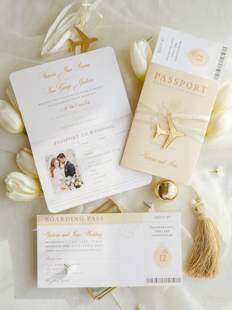 Luxuriöser Nude Hochzeitseinladung Pass Mit Graviertem Gold Flugzeug Anhänger