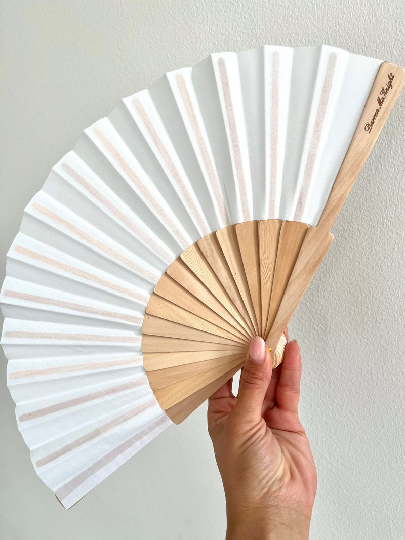 100% Handgefertigter Personalisierter Holz-Hochzeitsfächer, Bedruckt mit Menü, Monogramm und Graviert mit den Namen der Gäste