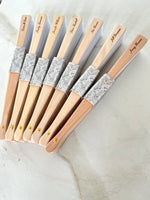 100% Handgefertigter Personalisierter Holz-Hochzeitsfächer, Bedruckt mit Menü, Monogramm und Graviert mit den Namen der Gäste