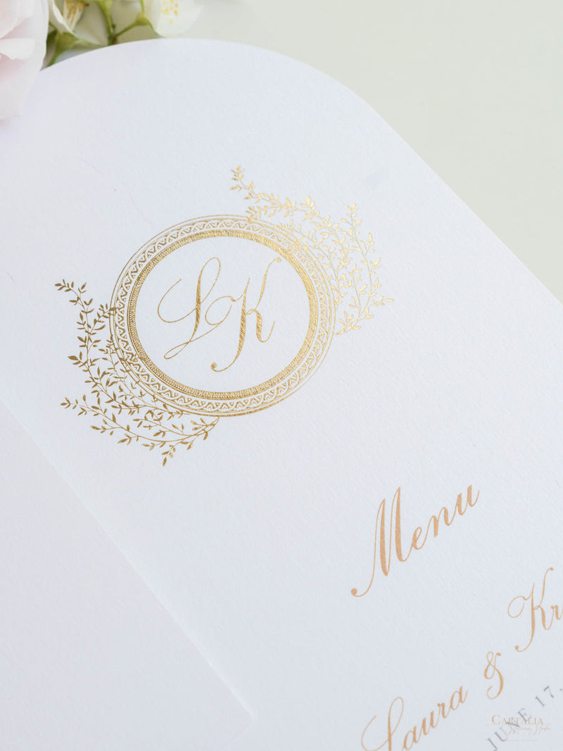 Menükarte mit Monogramm aus Goldfolie | Villa del Balbianello