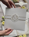 Quadratische Pocketfold-Hochzeitseinladung Silber/Creme und Silberfolie