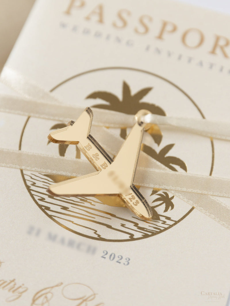 Luxuriöser Nude Hochzeitseinladung Pass Mit Graviertem Gold Flugzeug Anhänger