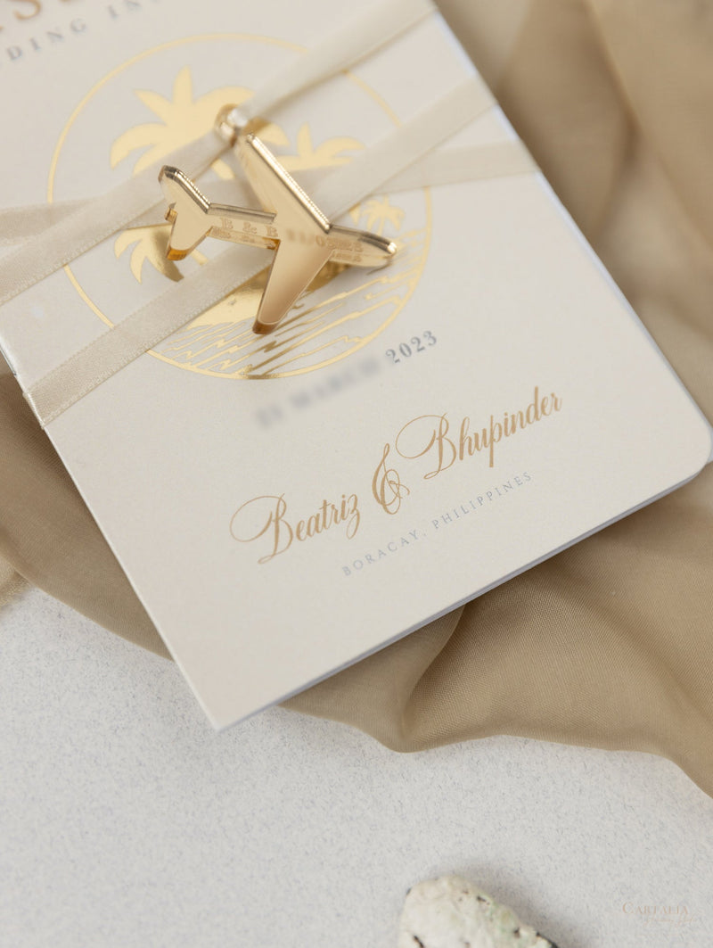 Luxuriöser Nude Hochzeitseinladung Pass Mit Graviertem Gold Flugzeug Anhänger