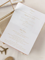 Luxuriöse Terrakotta Reisepass-Hochzeitseinladung mit goldenem Glitzer und echter Goldfolie