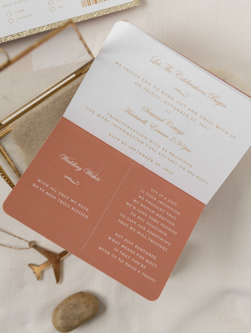 Luxuriöse Terrakotta Reisepass-Hochzeitseinladung mit goldenem Glitzer und echter Goldfolie