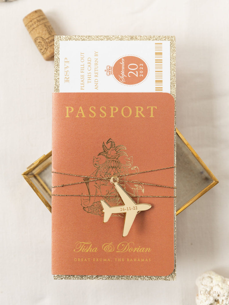 Luxuriöse Terrakotta Reisepass-Hochzeitseinladung mit goldenem Glitzer und echter Goldfolie
