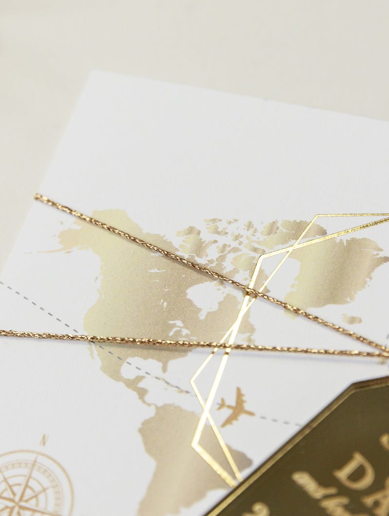 Gold Spiegel Anhänger Save-the-Date mit Magnet Reisepass-Stil Hochzeit im Ausland