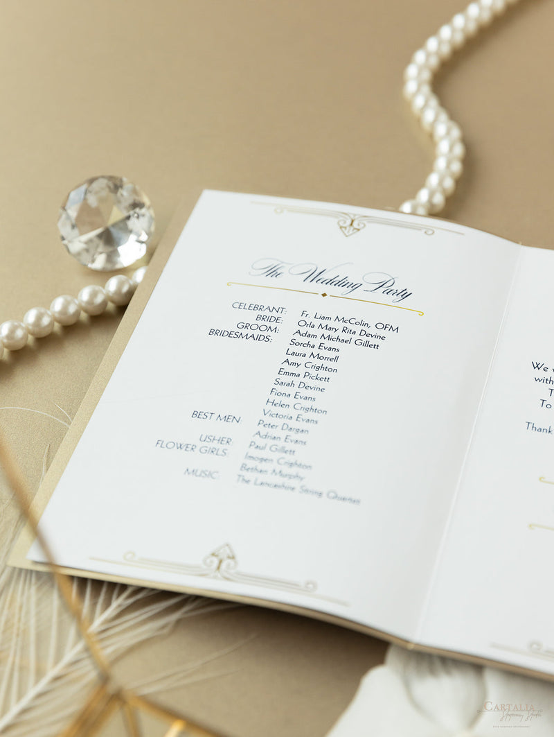 Goldene Hochzeitablaufkarte mit lasergeschnittenen Tordesign im Art-Deko Great Gatsby Stil