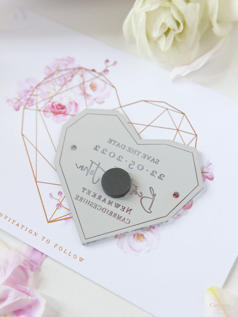 Save the Date mit graviertem Herz-Spiegelanhänger Rosen-Design Floral Goldfolie Magnet
