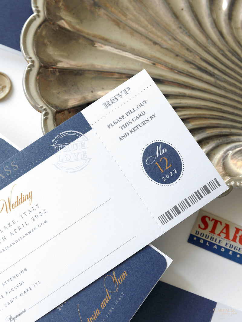 USA Reisepass-Hochzeitseinladung Navy mit Goldfolie + Bordkarte