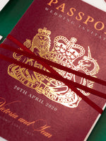 Reisepass-Hochzeitseinladung Deep Red + Bordkarte (RSVP), Luxus Hochzeit