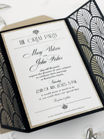Luxuriöse Hochzeitseinladung im Art Deco Stil mit lasergeschnittenem Tormuster und Goldumschlag