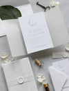 Modernes Einladungs-Set "All White" mit Pergamentumschlag und Wachssiegel
