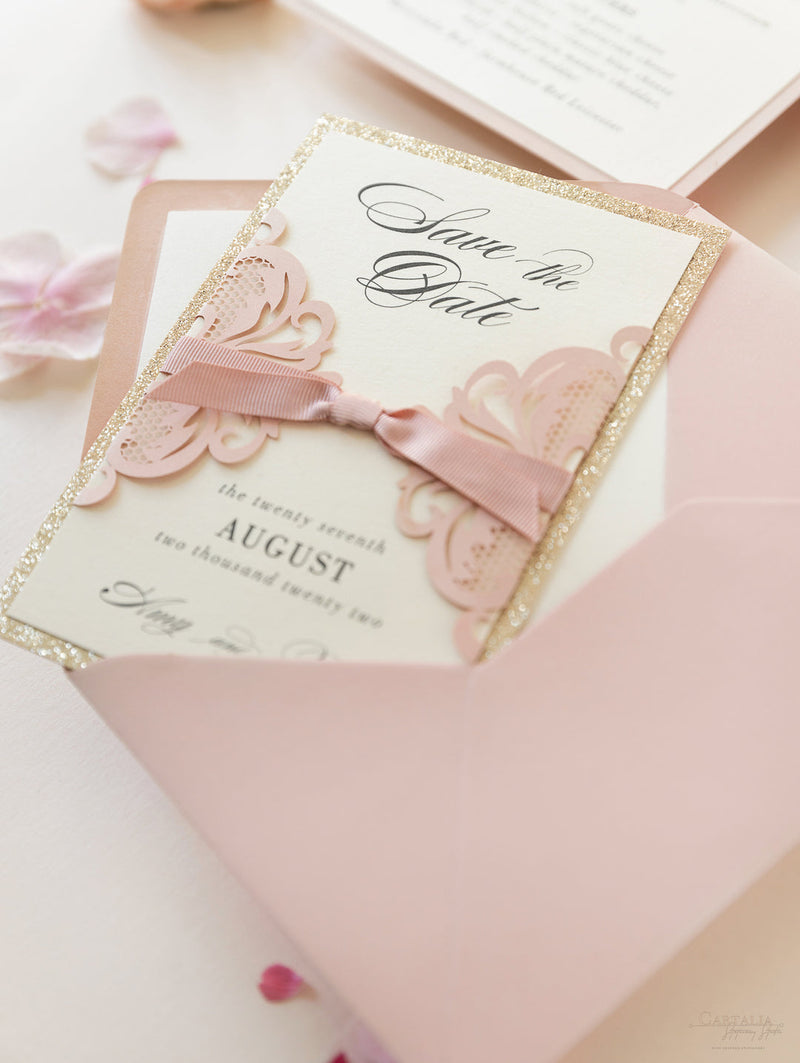 Pinke Luxus-"Save the Date"-Karte mit goldenem Glitzer und Umschlag