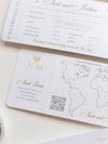 Reisepass-Hochzeitseinladung Gold als Pocketfold mit goldenem Herzanhänger