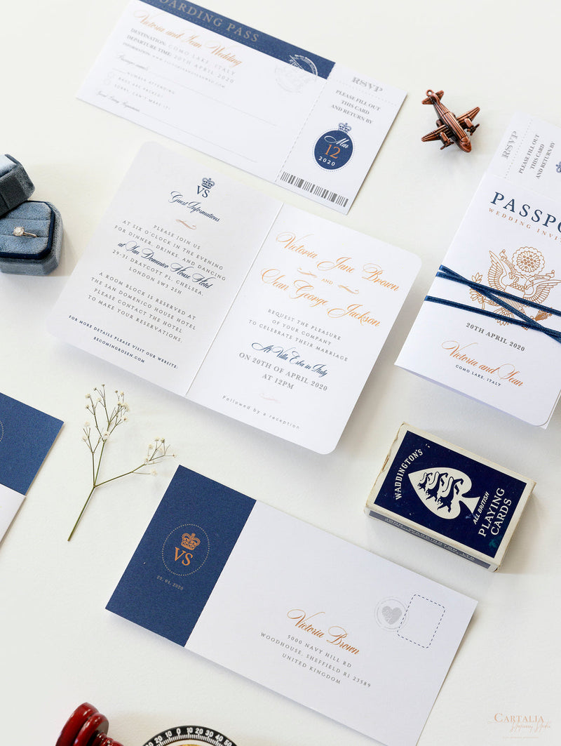 Reisepass-Hochzeitseinladung mit Goldfolie + Bordkarte (RSVP)