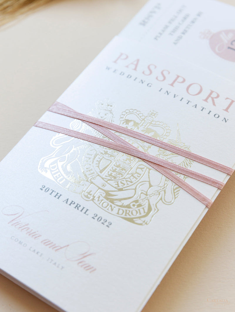 Reisepass-Hochzeitseinladungs-Set Blush + Bordkarte (RSVP)