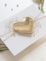 Romantische Rosen "Save the Date"-Karte mit geometrischem Gold Herz Plexi Magnet