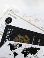 Schwarz-Weißes Reisepass-Einladungsset mit Mappe & goldenem Spiegel-Anhänger