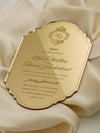 Luxuriöse Hochzeitseinladungs-Box "Form 2" mit graviertem Spiegel-Plexiglas in Gold