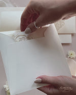 Lasergestanzte Pocketfold-Hochzeiteinladung mit 3 Einlegern: Gäste & Unterkunft & RSVP-Karte