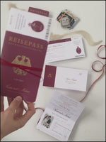 Reisepass-Hochzeitseinladung Weinrot mit Goldfolie + Bordkarte  (RSVP)