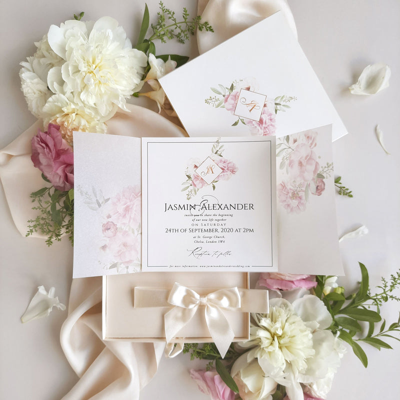 Luxuriöse Hochzeitseinladungs-3D-Box "Flower" mit Monogramm und Pergament-Umschlag