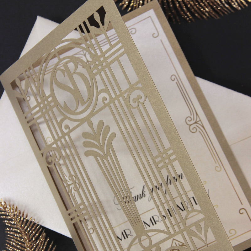 Goldene lasergeschnittene Abendhochzeiteinladung / Receptionkarte im Hollywood Design und Art-Deko Great Gatsby Stil