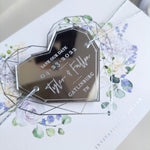 Lavendel Lila Karte "Save the Date"-Karte mit silberfarbenem, verspiegeltem, geometrischem Herz aus Plexiglas und Magnet