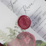 Pergament-Einladungs-Set "Red Flowers" mit bordauxfarbenem Wachssiegel